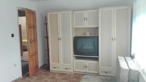 Hostal Ak�cvir�g Vend�gh�z �s Apartman