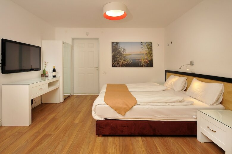 Hotel Kinneret Village