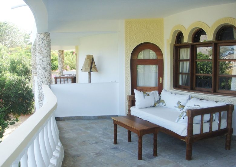 Hotel Lily Palm Resort