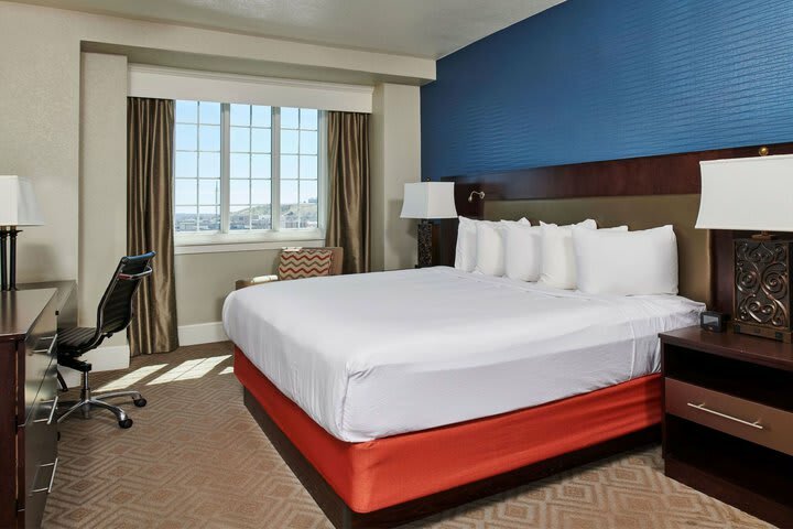 Alex Johnson Hotel