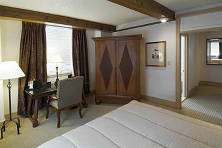 Alex Johnson Hotel