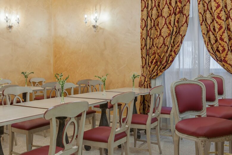 Hostal Relais Empire