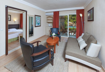 Hotel Julian Forest Suites