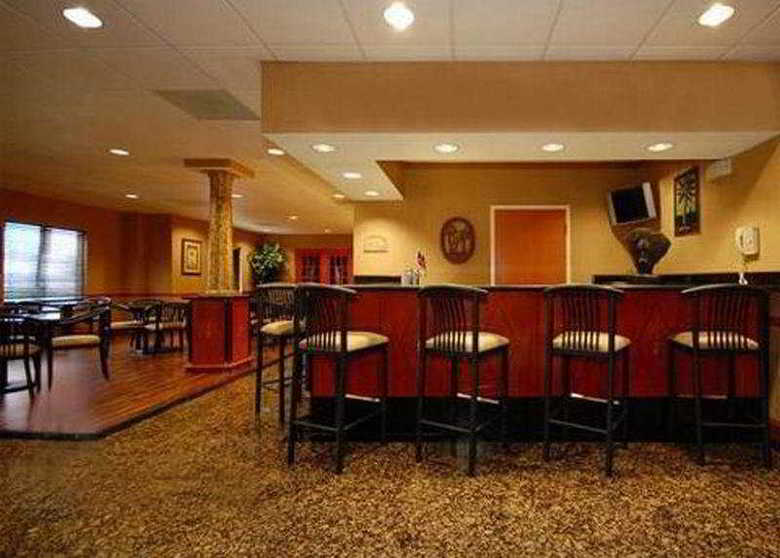 Hotel Comfort Suites At Harbison