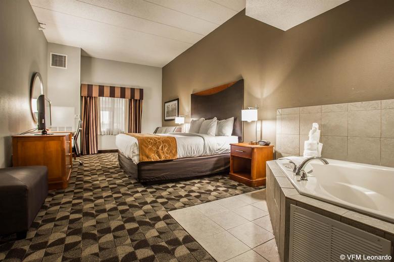 Hotel Comfort Suites At Harbison