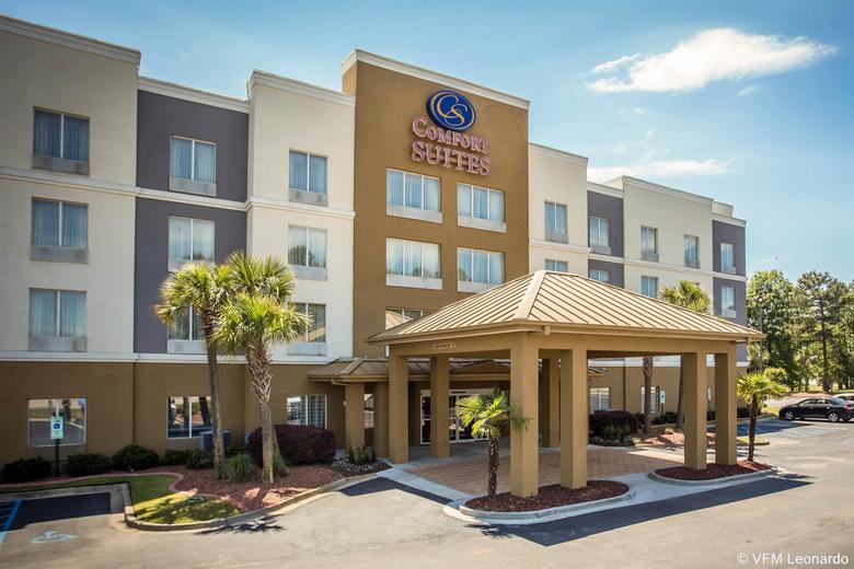 Hotel Comfort Suites At Harbison