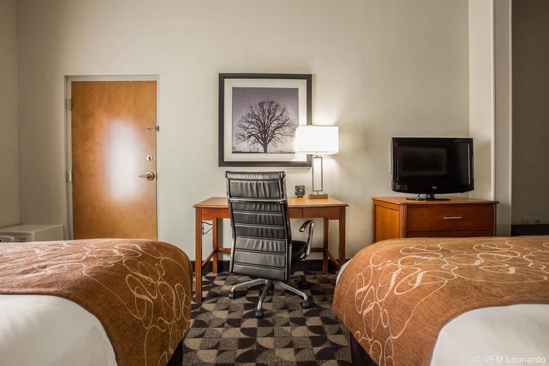 Hotel Comfort Suites At Harbison