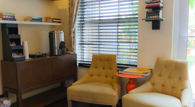 Hotel Riviera Suites South Beach