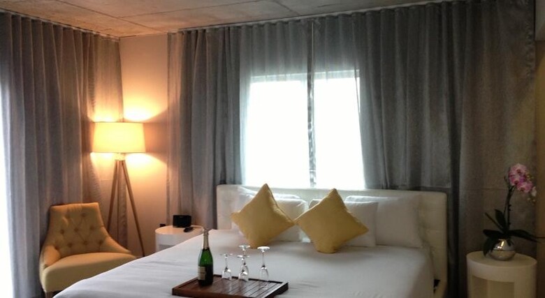 Hotel Riviera Suites South Beach