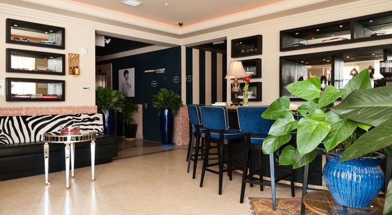 Hotel Riviera Suites South Beach
