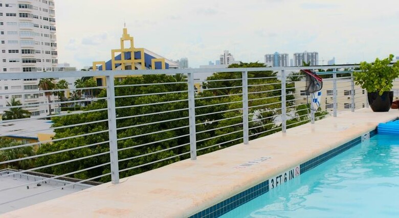 Hotel Riviera Suites South Beach