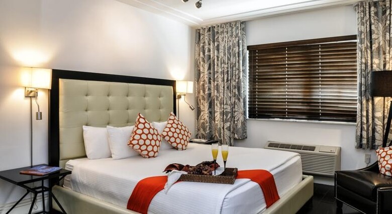 Hotel Riviera Suites South Beach