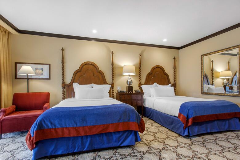 Hotel Montelucia Resort & Spa