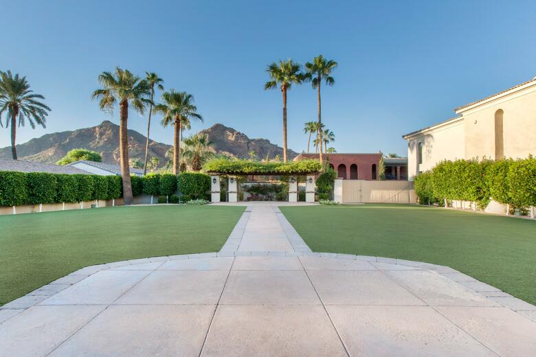 Hotel Montelucia Resort & Spa