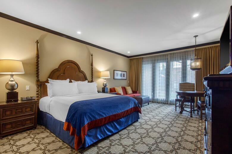 Hotel Montelucia Resort & Spa