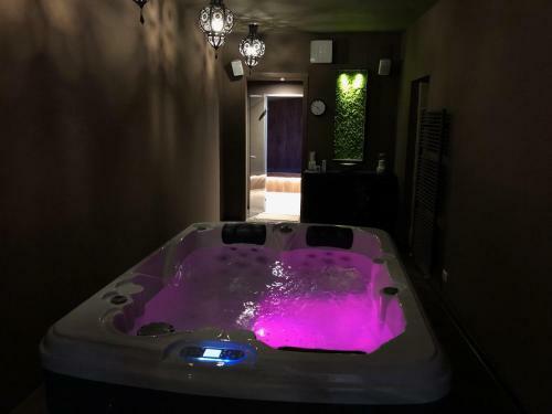 Hostal La Rocca Guest House & Spa