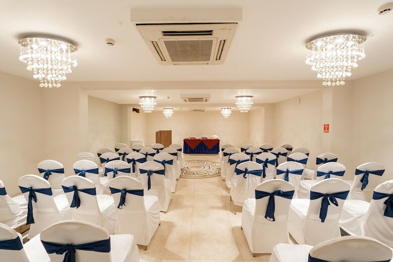 Hotel Neelam The Grand