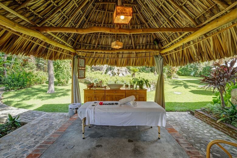 Regis Hotel & Spa