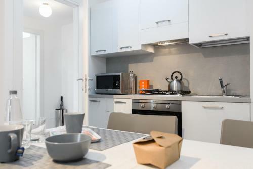 Marina's White Apartment
