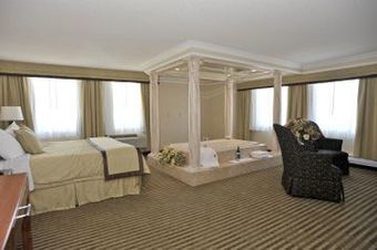 Hotel Monte Carlo Inns Barrie Suites