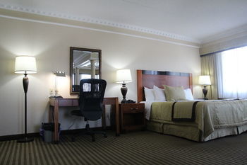 Hotel Monte Carlo Inns Barrie Suites