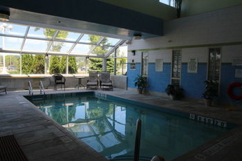 Hotel Monte Carlo Inns Barrie Suites