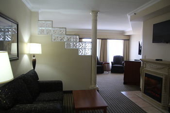 Hotel Monte Carlo Inns Barrie Suites