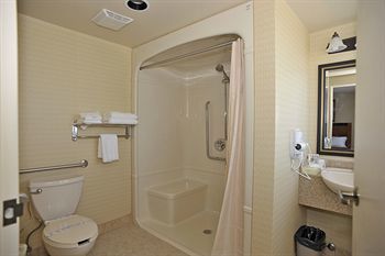 Hotel Monte Carlo Inns Barrie Suites