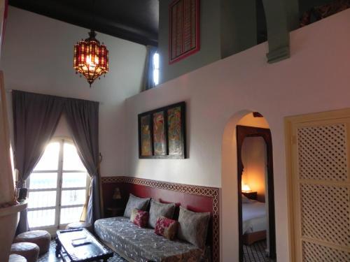 Riad Ryad Watier
