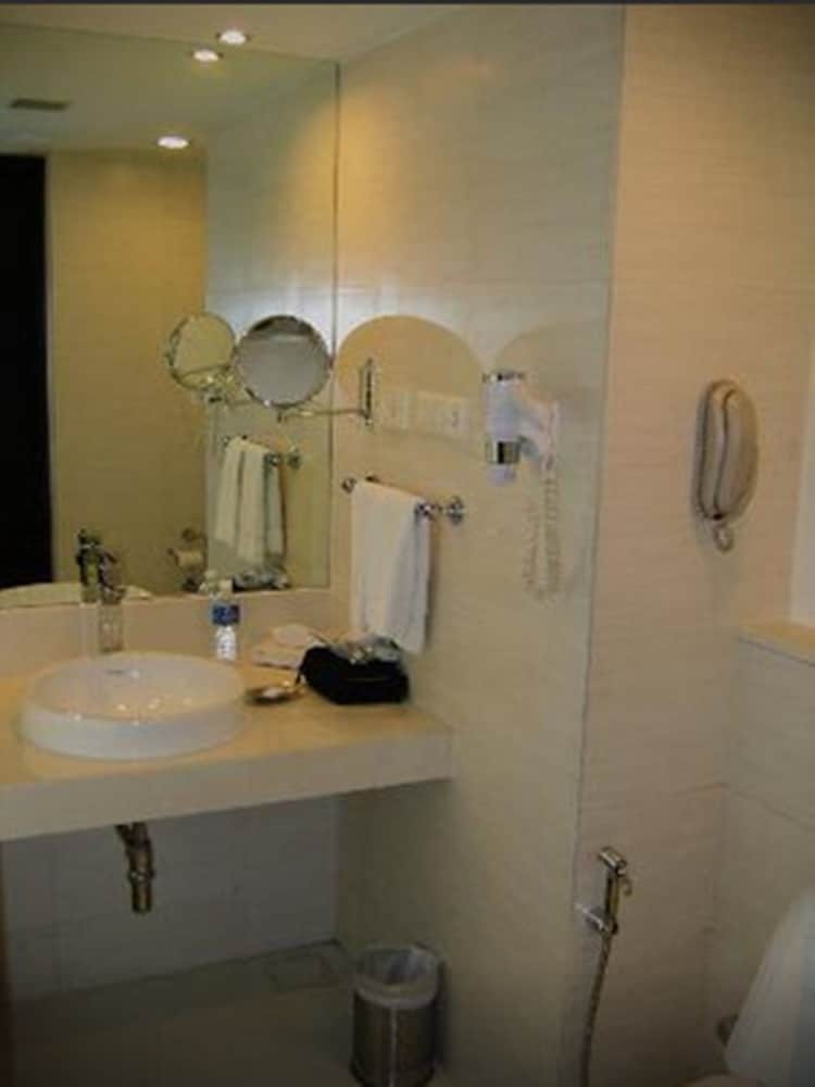 Hotel Royal Orchid Central Pune