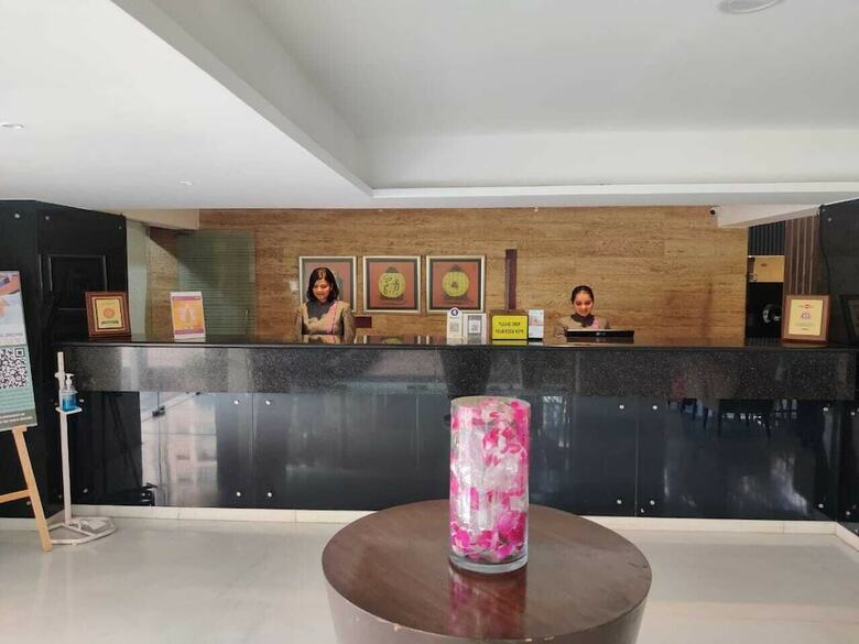 Hotel Royal Orchid Golden Suites