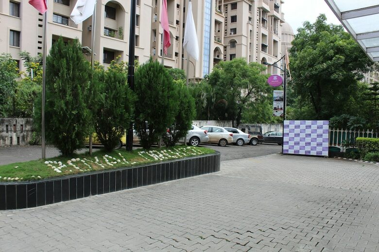 Hotel Royal Orchid Golden Suites
