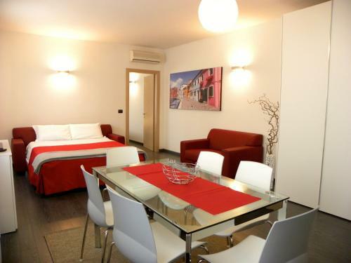 Venice Apartments Dante