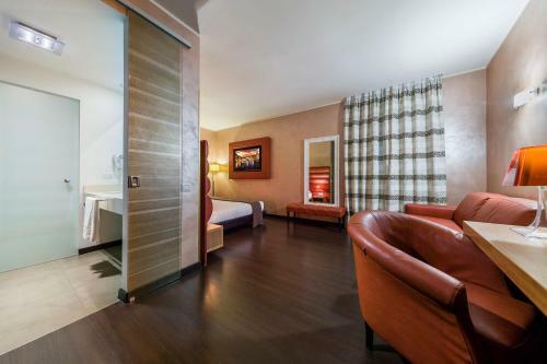 Base Hotel To Work