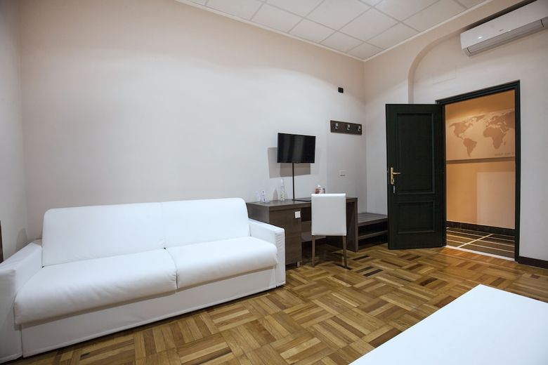 Hostal Vittoria Rooms