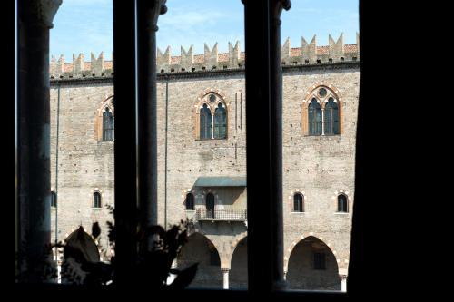 Hostal Palazzo Castiglioni Luxury Suites