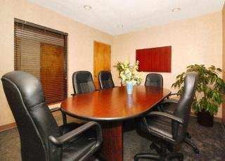 Hotel Econo Lodge Inn  And  Suites East
