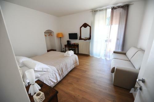 Hostal Vista Sui Sassi Guest House