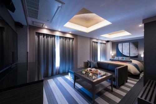 Hotel In The Moon (adult Only)