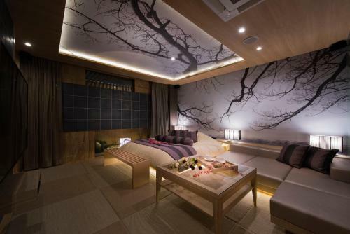 Hotel In The Moon (adult Only)