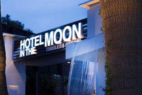 Hotel In The Moon (adult Only)
