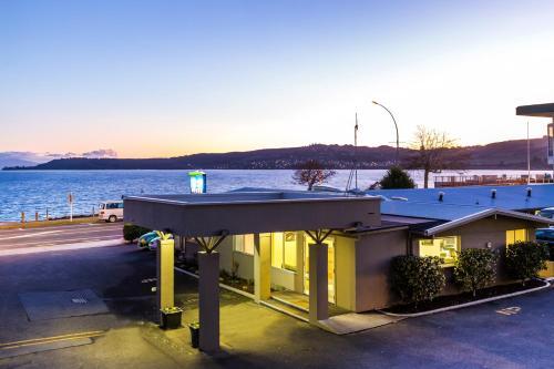 Motel Twin Peaks Lakeside Inn