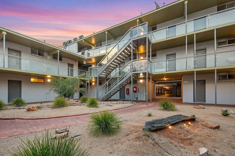 Stay At Alice Springs Hotel