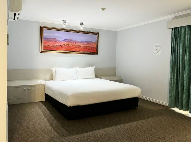 Stay At Alice Springs Hotel