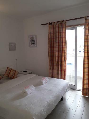 Hostal Residencial Tropic�lia Al