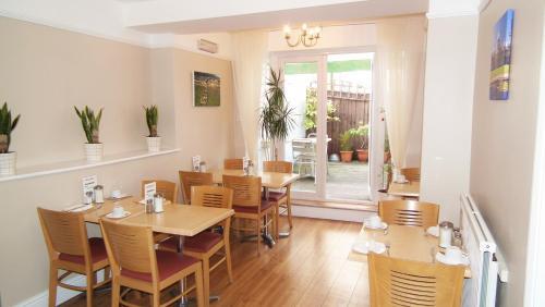 Hostal The Kelvin Guest House