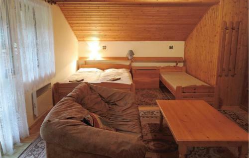 Three-bedroom Holiday Home In Josefuv Dul