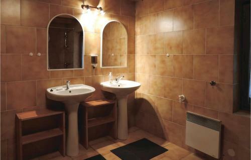 Three-bedroom Holiday Home In Josefuv Dul