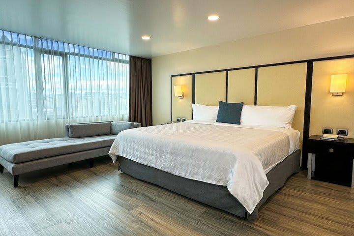 Hotel Howard Johnson La Carolina- Quito