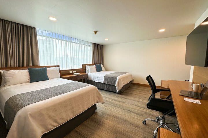 Hotel Howard Johnson La Carolina- Quito